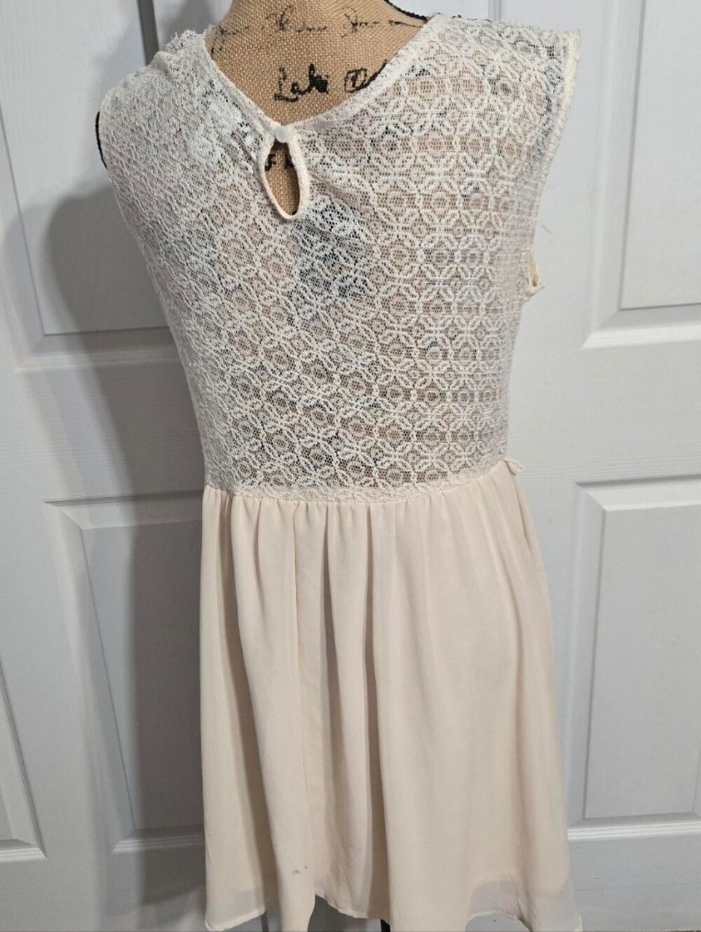 Sleeveless Lace Bodice Cream Skater Dress with Embellished Collar No Belt - Picture 4 of 4